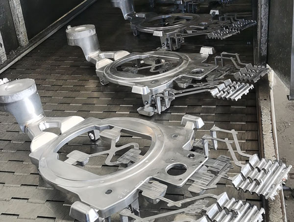 自(zì)動物(wù)流車(chē)的(de)主要(yào)零部件(jiàn)模具試制(zhì)順利交付客戶